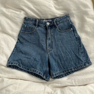 zara high waisted medium wash mom style shorts!